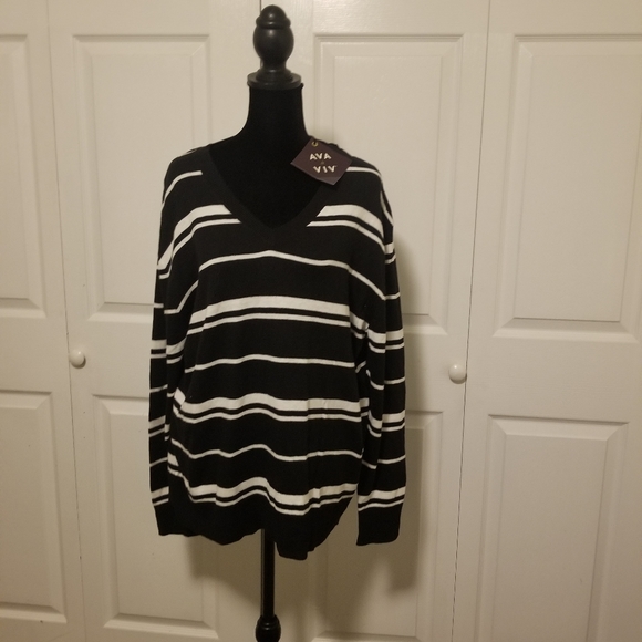 Ava & Viv Sweaters - Ava & Viv V-neck Long Sleeve Black/white Stripe NWT